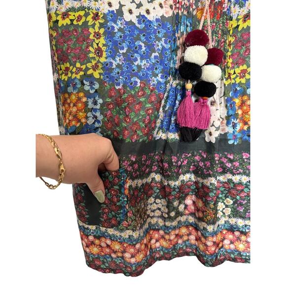 Johnny Was NWOT Daisy Floral Long Sleeve Top With Pompom Tassels Silk Size Small - Picture 8 of 15